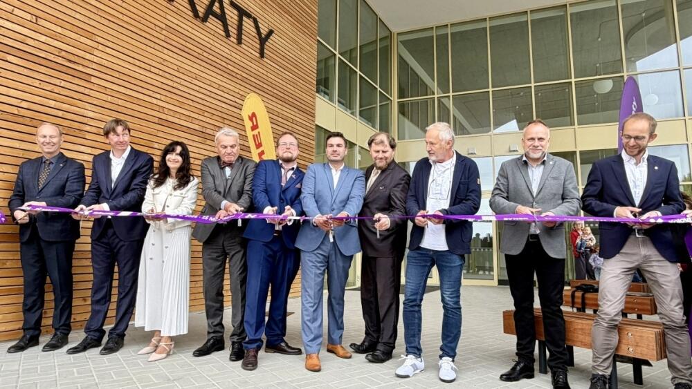 Slavnostní otevření ZŠ Kolovraty, foto: SYNER